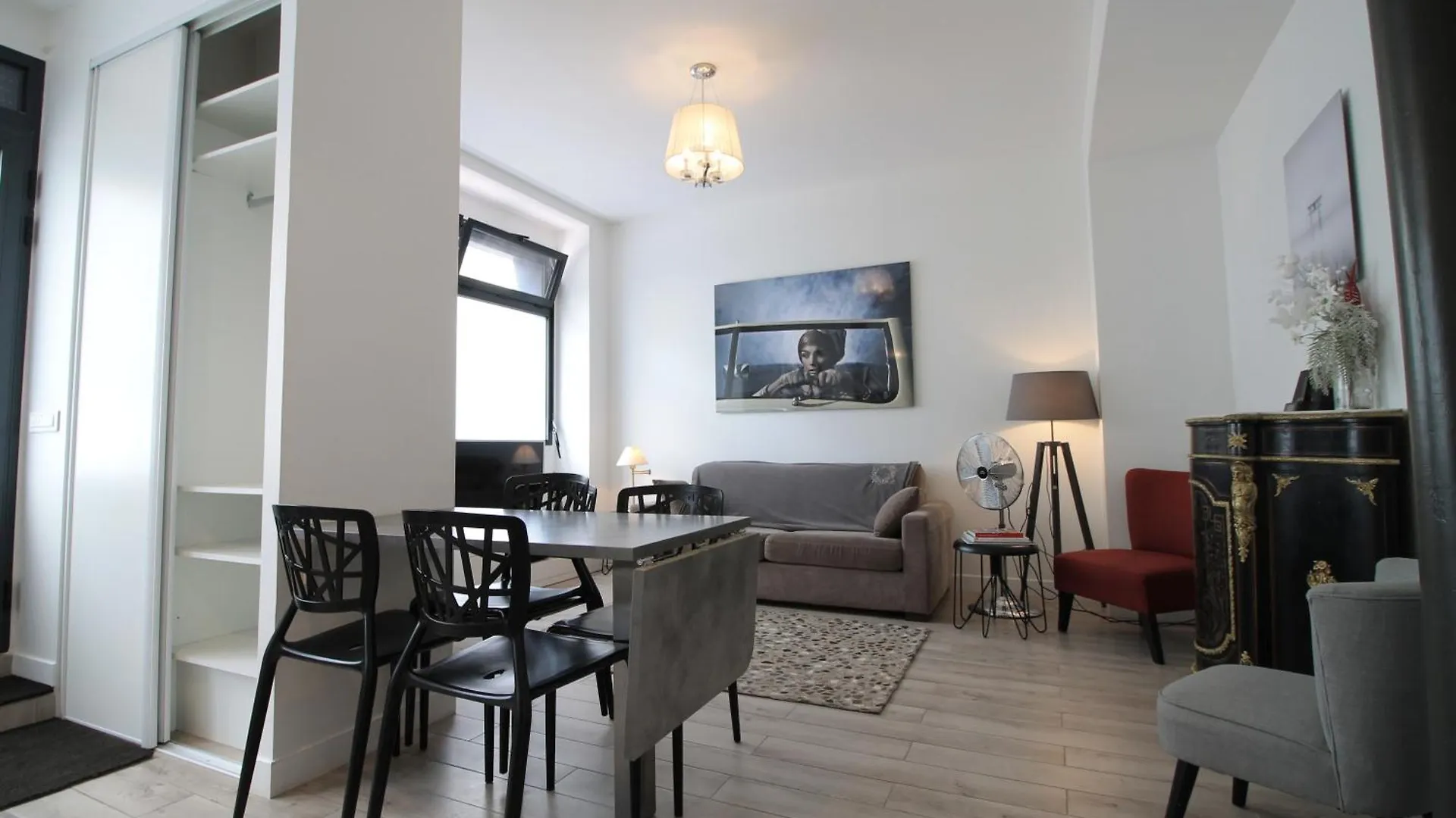 Cozy Select Apartment
